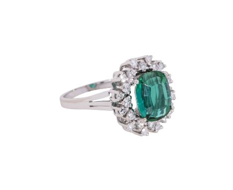 Ring mit feinem Turmalin umgeben von Brillanten und Diamanten zus. ca. 0,8 ct, ca. FW-LGW (G-I)/VS-SI, Turmalin ca. 4,5 ct vo