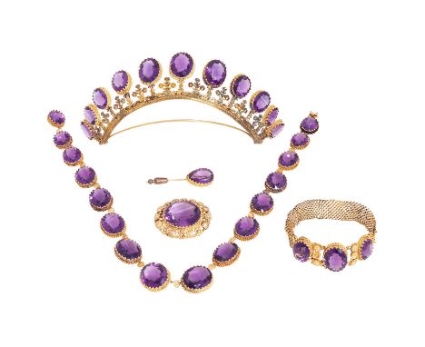 Antike Grande Parure bestehend aus Collier, Diadem, Brosche, Armband u. Nadel, mit feinen Amethysten,überwiegend GG/RSG u. Gr