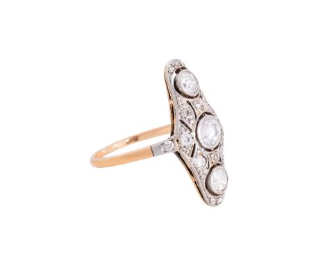 Art Déco Ring mit Altschliffdiamanten und Diamantrosen zus. ca. 0,6 ct, ca. LGW (I-J)/VS-SI, 1 Stein bestoßen, GG 14K, Schaus