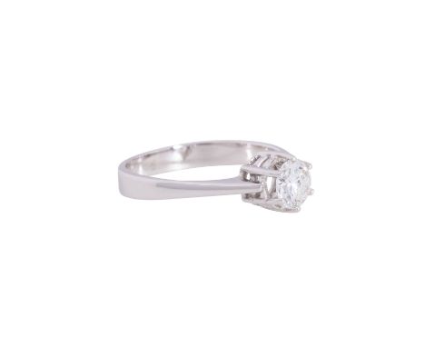 Solitärring mit Brillant von ca. 0,65 ct, ca. WEISS (H)/SI1, WBW: ca. 3.000 €, WG 18K, 3,2 g, RW: 56, 2. H. 20. Jh., leichte 
