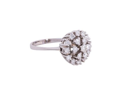 Ring mit Rosette aus Brillanten von zus. ca. 0,76 ct, gute Farbe und Reinheit, WG 14K, 4,8 g, RW: 56, 2. H. 20. Jh., leichte 