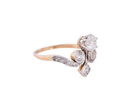 Ring mit Altschliffdiamanten zus. ca. 0,95 ct, ca. LGW-GW (I-K)/SI, GG 14K, Schauseite Platin, Chaton aus WG 14K aus späterer