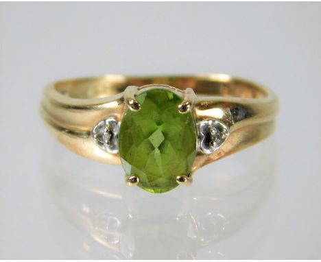 A 9ct gold peridot and diamond ring 2.3g size M