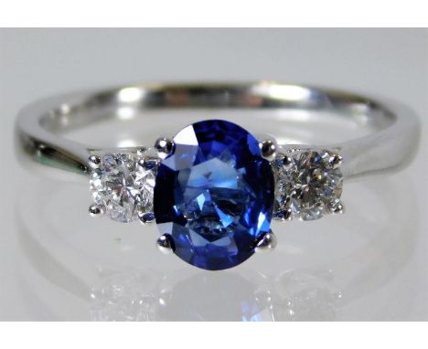 An 18ct white gold ring set with 0.3ct diamond and sapphire 2.8g Size M 