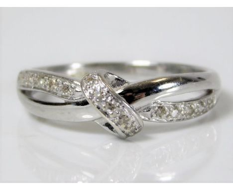 A 9ct white gold ring set with fifteen diamonds 2g Size P