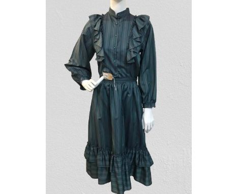 2x vintage style outfits  1x velvet with embellished jacket + skirt 1x Teal/Green blouse with ruffles and skirtTeal outfit si