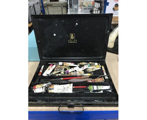VINTAGE METAL PAINTING BOX