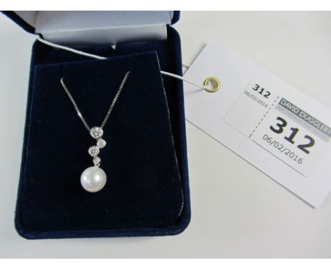 Diamond and cultured pearl pendant necklace stamped 750