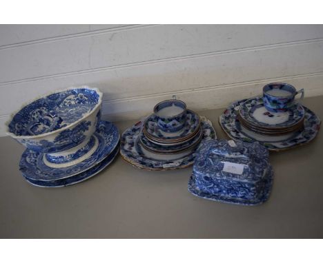 QUANTITY OF MAINLY COPELAND SPODE ITALIAN PATTERN WARES INCLUDING A LARGE FRUIT BOWL, DINNER PLATES, CHEESE DISH AND COVER AN