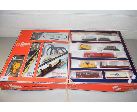 LIMA MODEL TRAIN SET COMPLETE WITH ENGINE ACCESSORIES