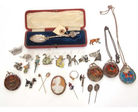 Mixed lot to include a vintage shell cameo brooch, a cased silver Westminster Abbey spoon, various costume brooches (animals)