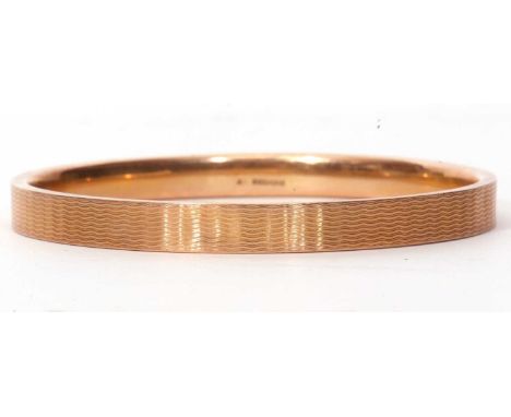 9ct gold bangle with overall engraved with a wavey line design, hallmarked for Birmingham 1926, internal diameter measurement