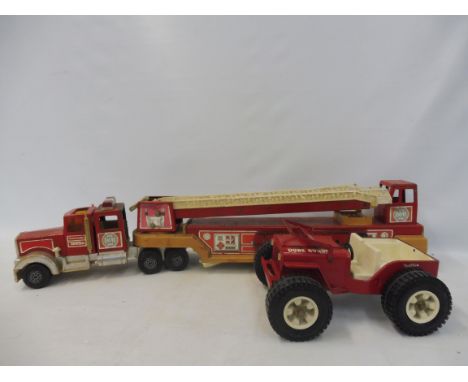 A large scale Mack American fire tender and Jeep.