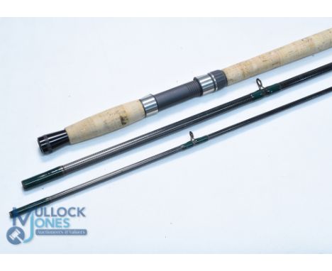 Shakespeare Royalty carbon salmon fly rod 1730-450, 15ft 3pc line 11/12#, 28" handle with down locking reel seat, lined rings