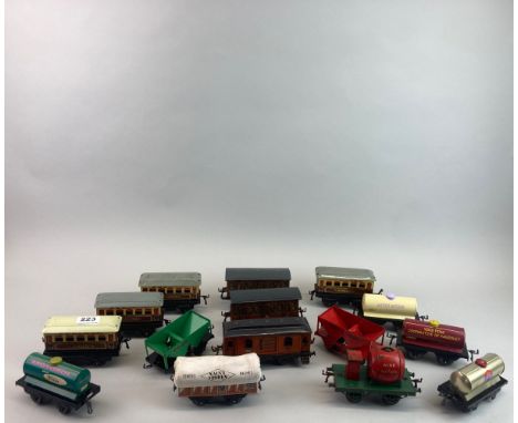 Fifteen assorted modern and vintage 0 gauge carriages, tenders, etc.