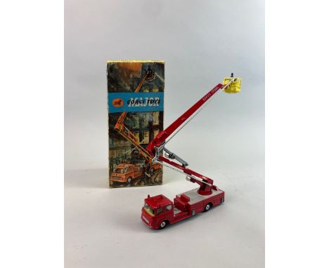 A boxed Corgi diecast model 'Corgi Simon Snorkel Fire engine' model no. 1127.