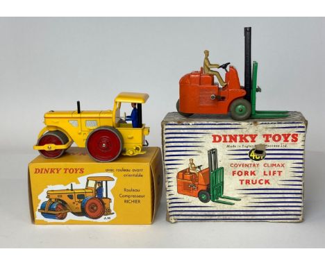 Two boxed Dinky Toys model no. 401 'Coventry climax fork lift truck' and model no. 830 'Rouleau compresseur richier' (reprodu