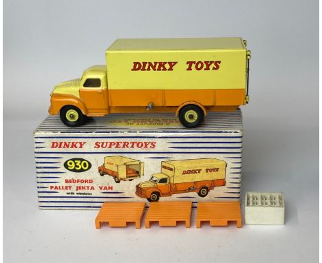A boxed Dinky Supertoys model no. 930 'Bedford pallet jekta van'.