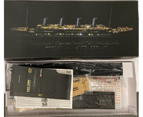Academy 1:400 RMS TITANIC Premium Edition model kit, limited edition 1896/2000.