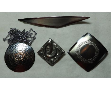 JEWELLERY 3 PIECES LAKELAND ART METALWORK & PEWTER BROOCH   