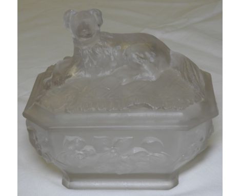 VALLERYSTHAL MOULDED GLASS SUCRIER BOX WITH DOG ON A RUG COVER C1907   