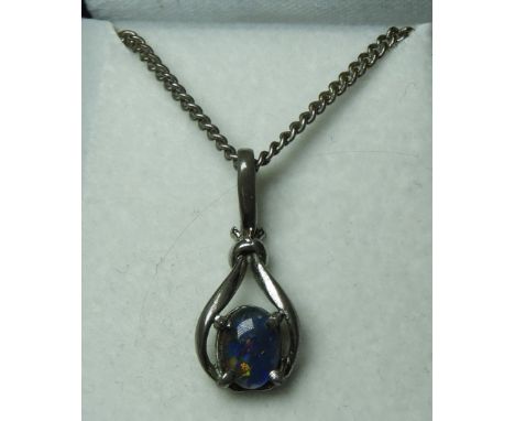 JEWELLERY SILVER OPAL PENDANT TO CHAIN  