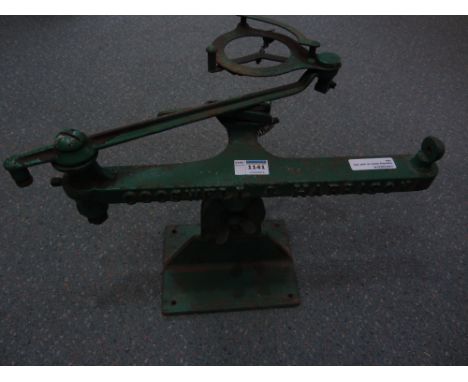 Vintage cast iron Cogswell & Harrison clay pigeon trap Condition Report Click here for further images, condition, auction tim