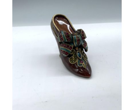 Beautiful trinket box decorated with enamel and colored crystals. Jay Strongwater stamp on the bottom. It comes with a cloth 