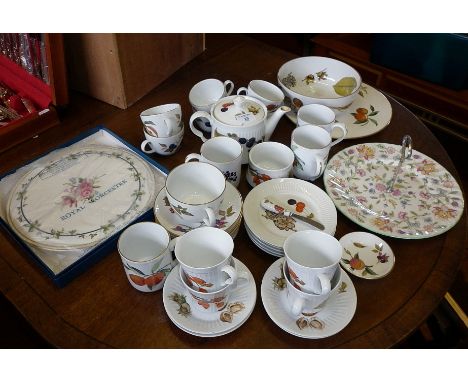 Large quantity of Royal Worcester Evesham china tableware