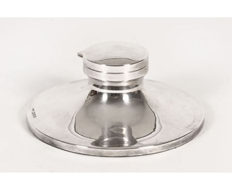 A Reid & Sons Chester silver Capstan inkwell, with internal ceramic pot, date letter M 1937.  Overall weight including liner 