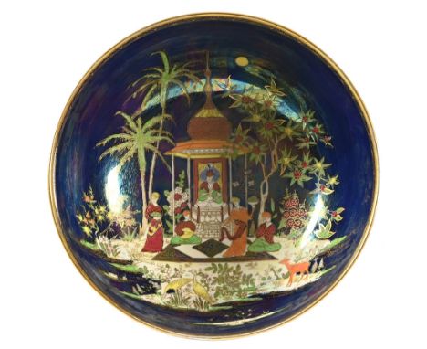 A Carltonware Persian patterned lustre ware bowl, diameter 23.5 cm.   CONDITION REPORT:  The foal is in reasonably good order