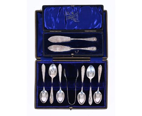 Cased pair of Sheffield silver butter knives, 1902 by William Hutton & Sons, weight 32 grams and a cased set of six teaspoons