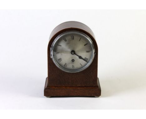 An Edwardian oak cased inlaid English mantle clock.  Height 25 cm, width 20 cm.