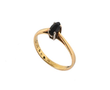 An 18 ct gold sapphire ring.  Size L/M.
