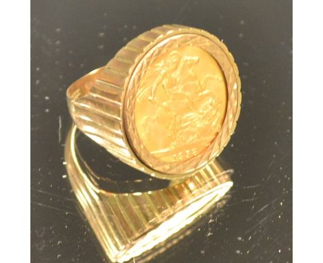 An Elizabeth II sovereign ring, 1958, textured 9 ct gold shank, size U, 14.7g gross