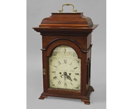 A MAHOGANY CASED BRACKET CLOCK WITH A PAINTED DIAL, the arched dial with a painted chapter ring with Roman numerals indistinc