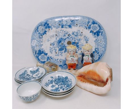 A Worcester blue and white tea bowl, 7 cm wide, assorted blue and white saucers, a carved conch shell, a Royal Worcester styl