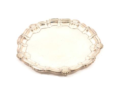 An Edwardian silver circular tray, maker's mark rubbed, Birmingham 1905, moulded pie-crust and scroll outline, 18ozs, diamete