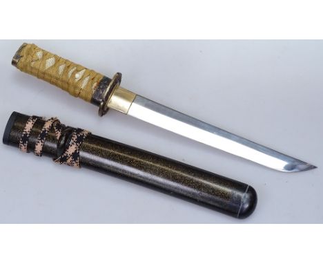 A Japanese dagger in lacquer scabbard, and a carved-horn and silver-handled riding crop (2) 