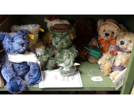 A collection of Steiff Danbury Mint collectors bears (7) 
