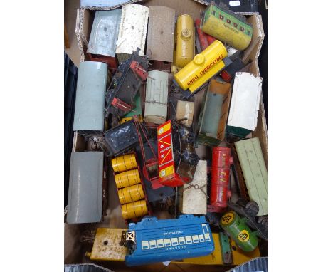 A collection of Vintage O gauge tinplate rolling stock 