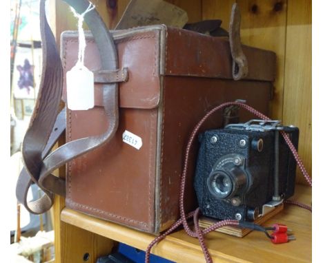 A mid-20th century Explosive Dynamo condenser in leather case, and an American Morse camera (2) 