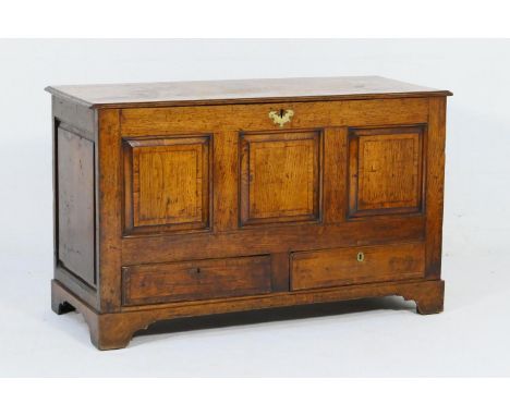 George III oak mule chest, circa 1780, the plank top opening to a candle box interior, with a crossbanded fielded three panel