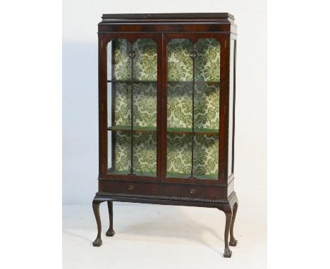 Late Victorian mahogany display cabinet, circa 1900, having a caddy style top over two glazed doors, opening to two fabric co
