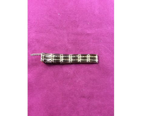 A 9ct gold gate link bracelet