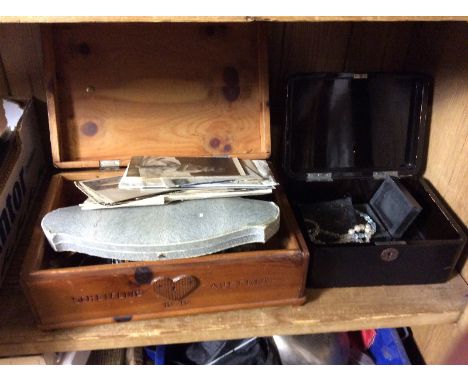 An Austrian carved pine trinket box containing various costume jewellery and a Japanese black lacquered trinket box and conte