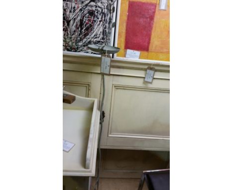 *Tall metal stake birdbath, approx 154 cm high, 27 cm wide *this item will have VAT added to the hammer priceSee our Importan