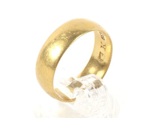 A 22ct yellow gold wedding band. Weight 5.0g, size K/L