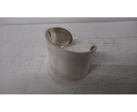 A silver bangle approx 1.3 troy oz 