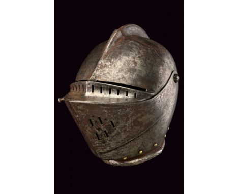 dating: 19th Century provenance: Europe, Iron skull worked in one piece, provided with a small crest with twisted border. Cut